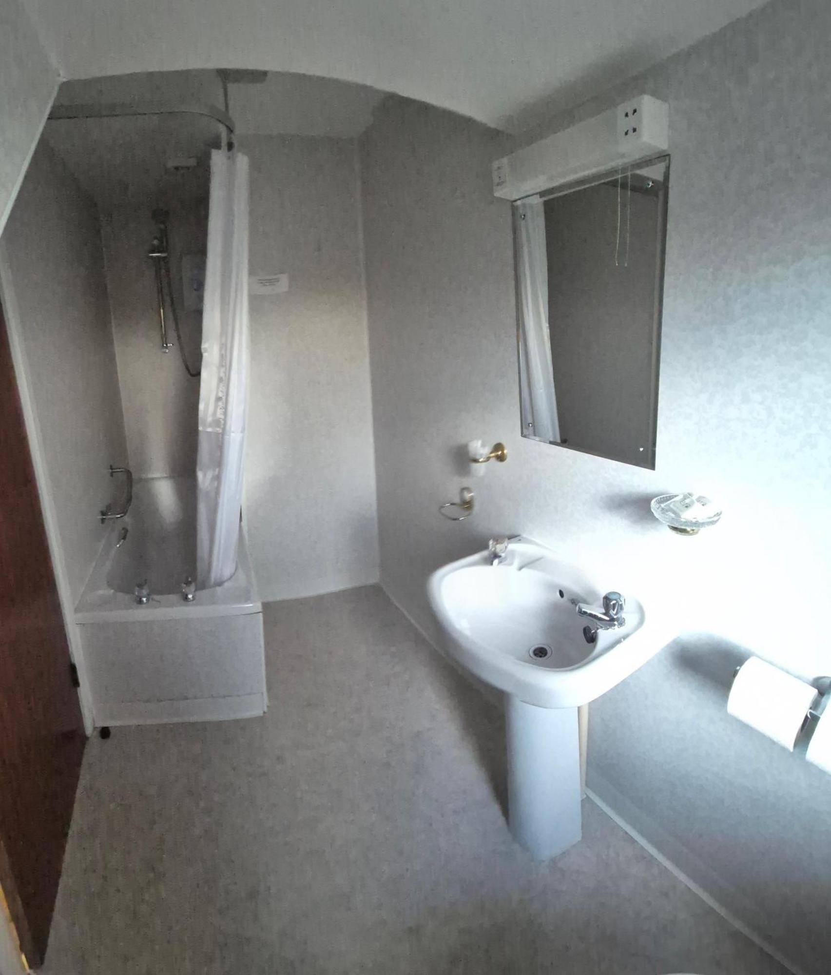Doune Braes Hotel Breasclete エクステリア 写真